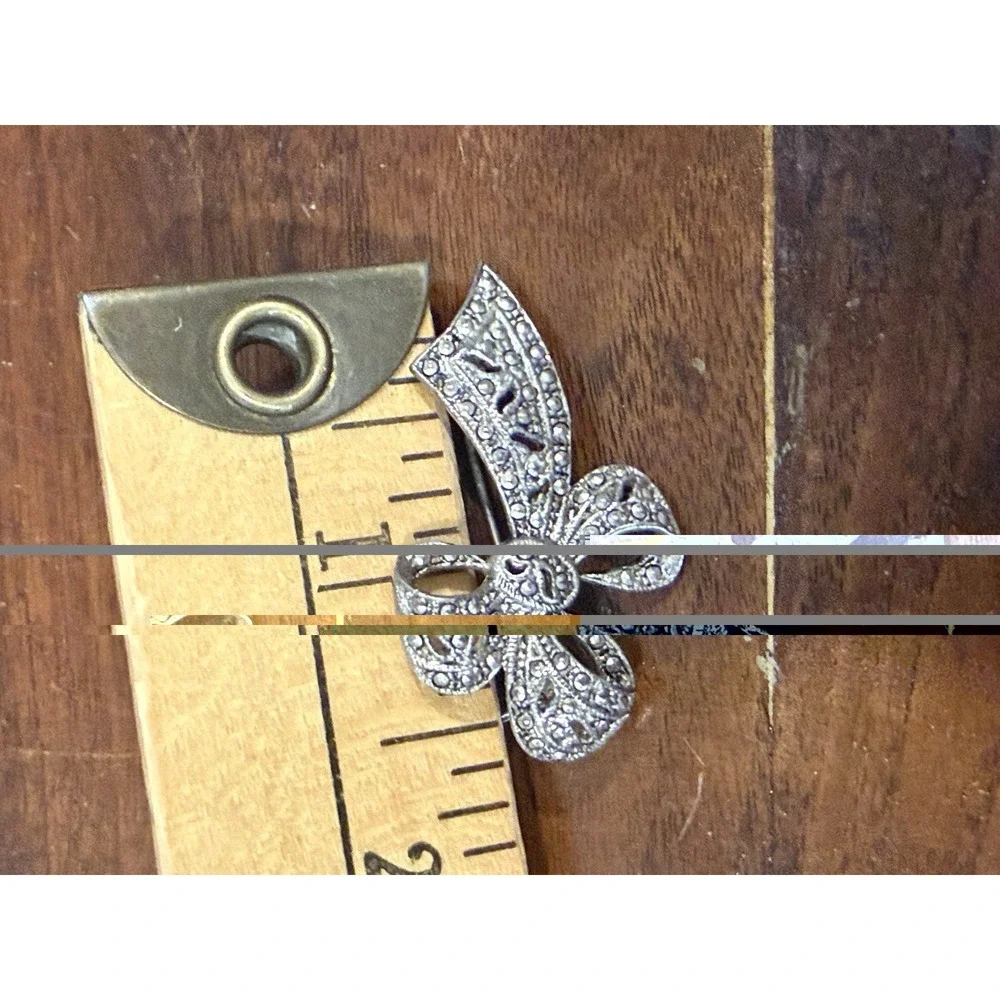 Vintage Unsigned Marcasite Bow Brooch Pin Silver Tone Art Deco Ribbon Insect